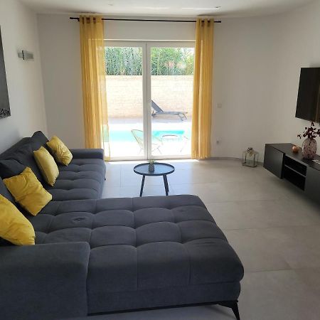 비빈제 Haus Dalmatia With Heated Pool 아파트 외부 사진