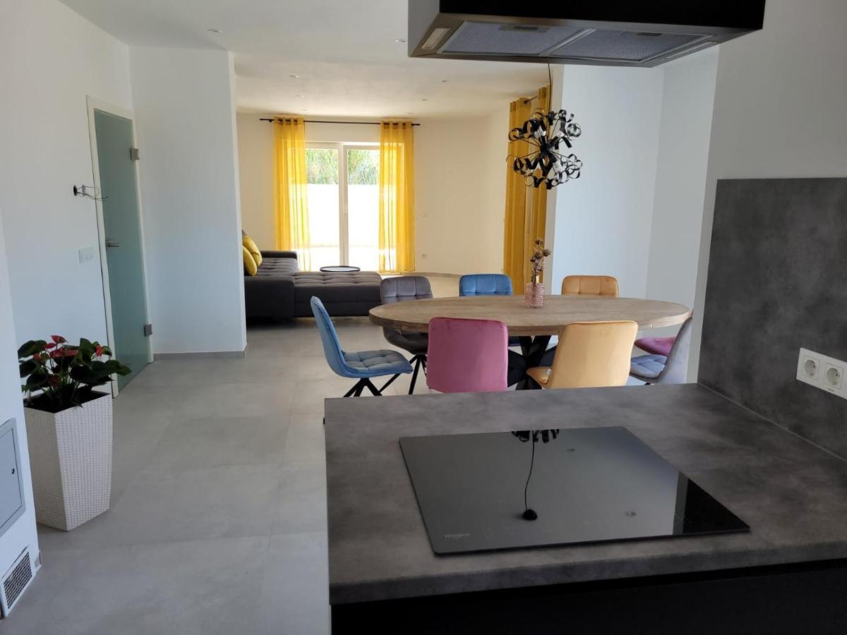 비빈제 Haus Dalmatia With Heated Pool 아파트 외부 사진