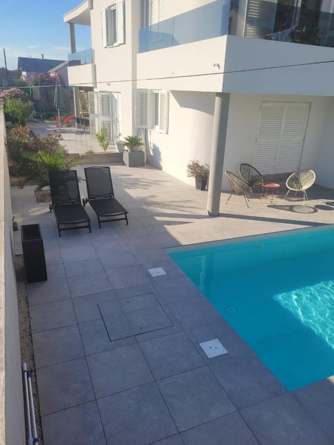 비빈제 Haus Dalmatia With Heated Pool 아파트 외부 사진