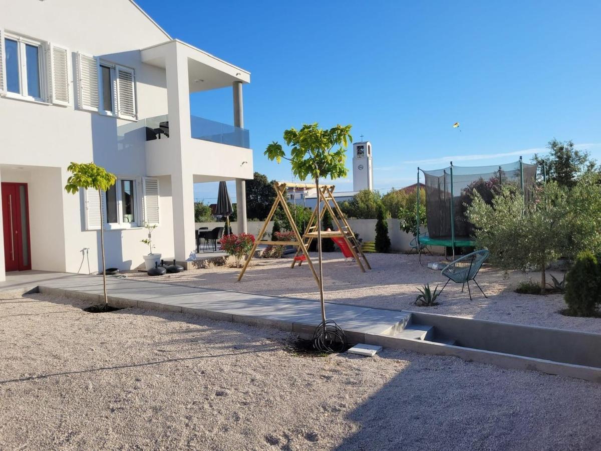 비빈제 Haus Dalmatia With Heated Pool 아파트 외부 사진