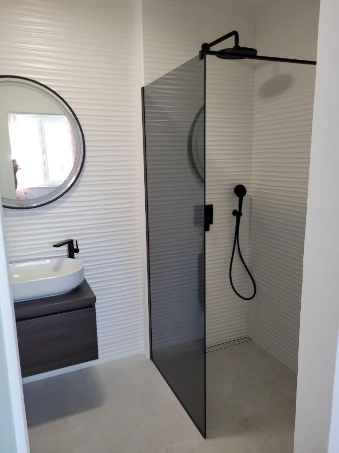 비빈제 Haus Dalmatia With Heated Pool 아파트 외부 사진