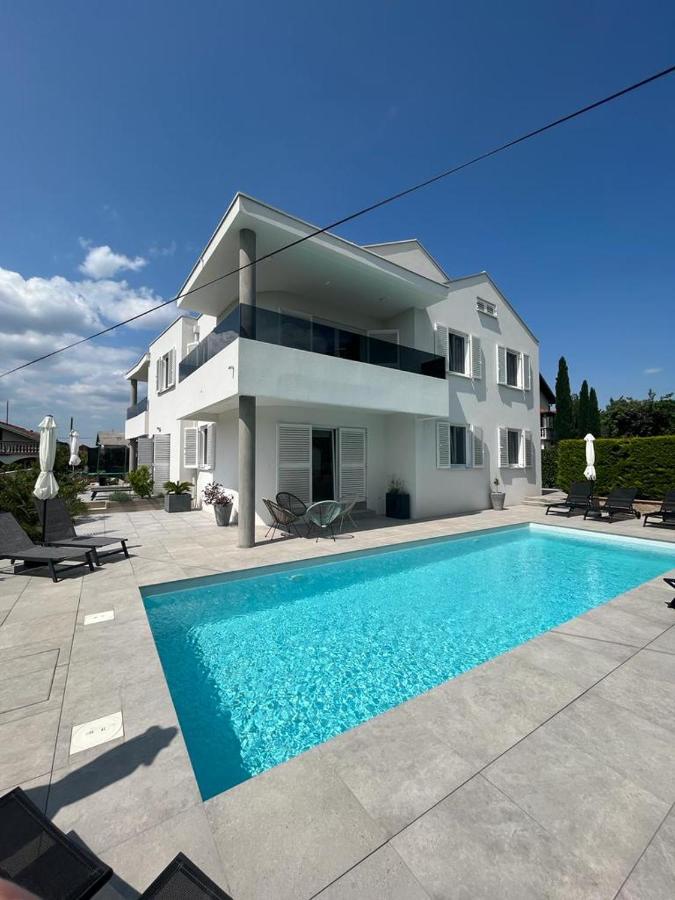 비빈제 Haus Dalmatia With Heated Pool 아파트 외부 사진