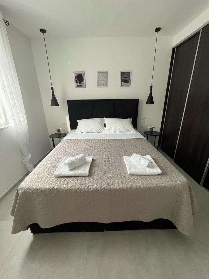 비빈제 Haus Dalmatia With Heated Pool 아파트 외부 사진