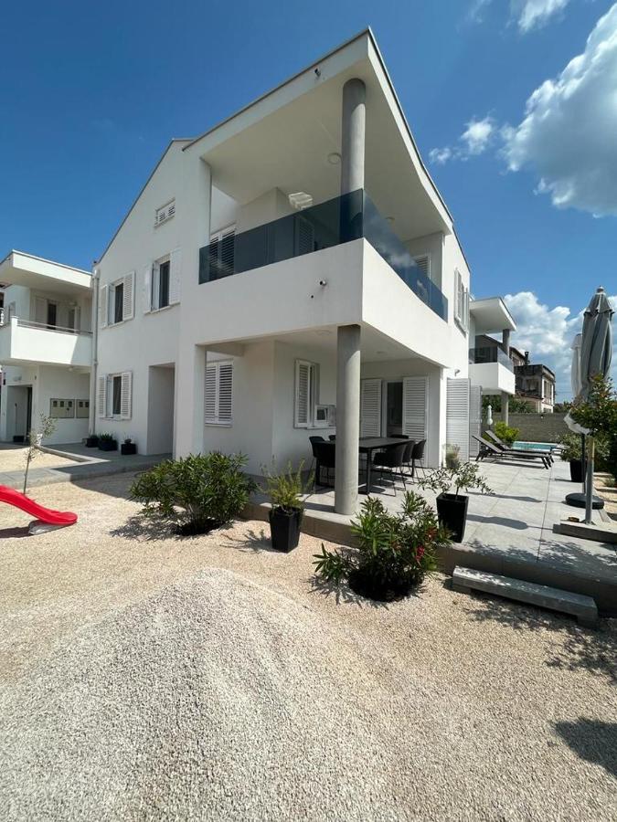 비빈제 Haus Dalmatia With Heated Pool 아파트 외부 사진