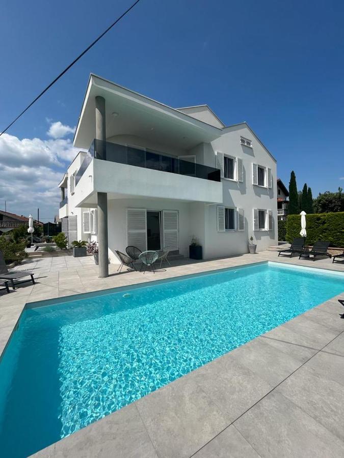 비빈제 Haus Dalmatia With Heated Pool 아파트 외부 사진