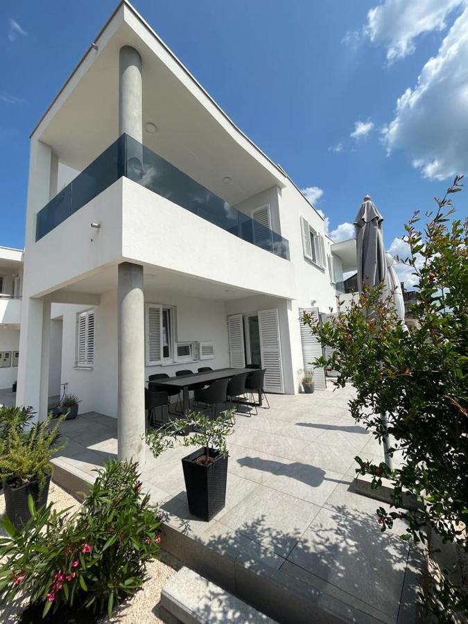 비빈제 Haus Dalmatia With Heated Pool 아파트 외부 사진