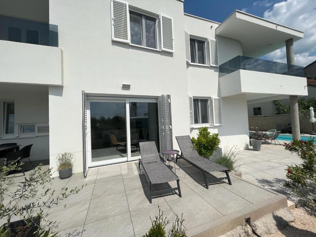 비빈제 Haus Dalmatia With Heated Pool 아파트 외부 사진