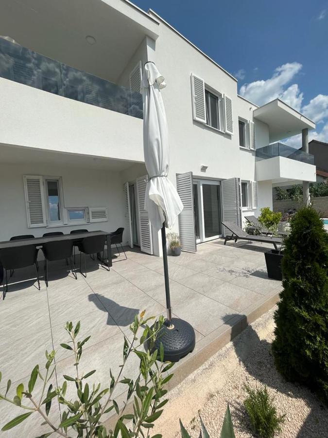 비빈제 Haus Dalmatia With Heated Pool 아파트 외부 사진