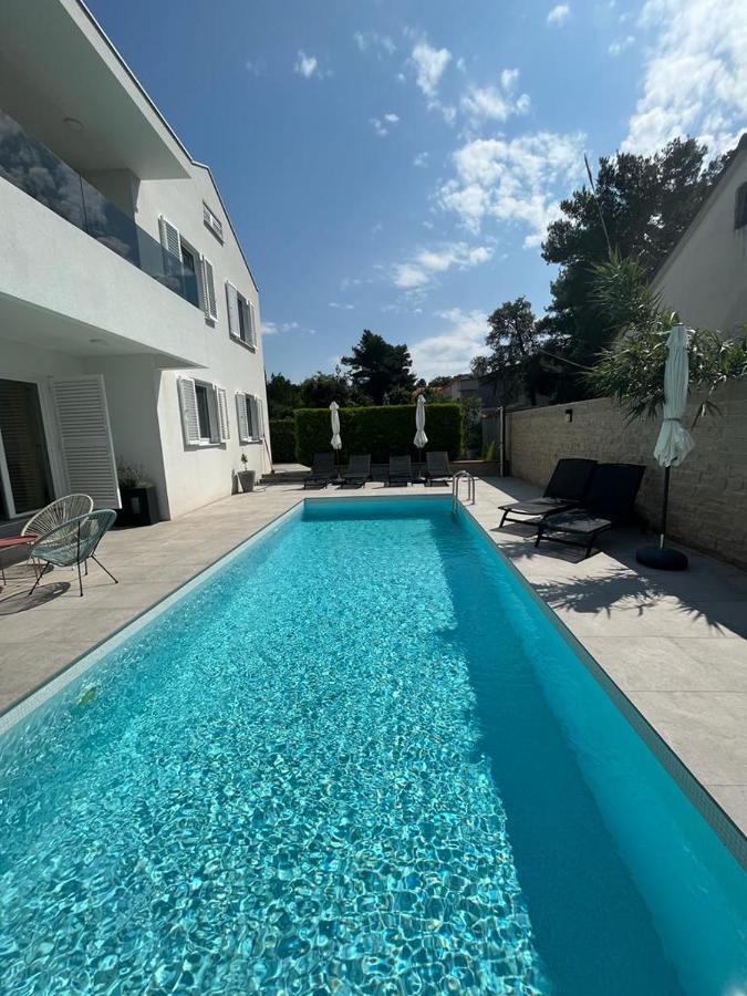 비빈제 Haus Dalmatia With Heated Pool 아파트 외부 사진